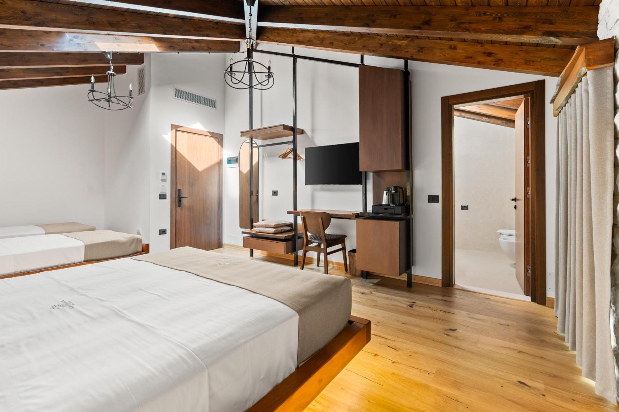 Grandview Hotel *